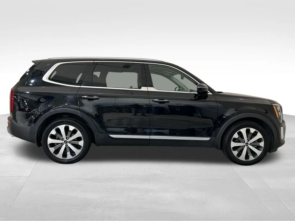 Used 2022 Black Kia SX image 6