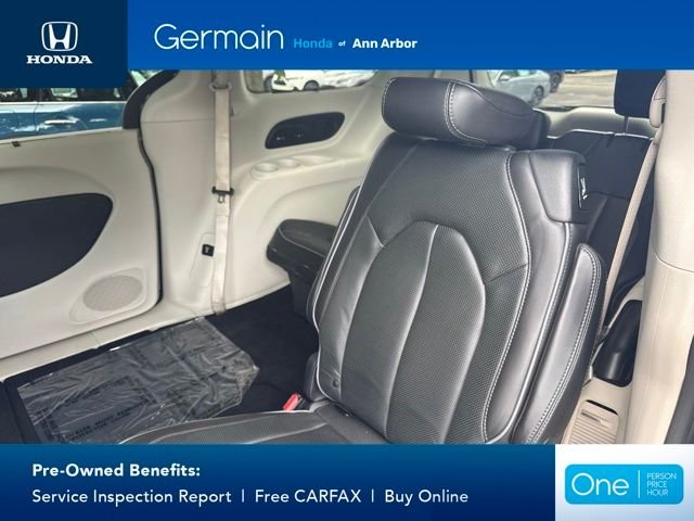 Used 2019 Brilliant Black Crystal Pearlcoat Chrysler Limited image 22