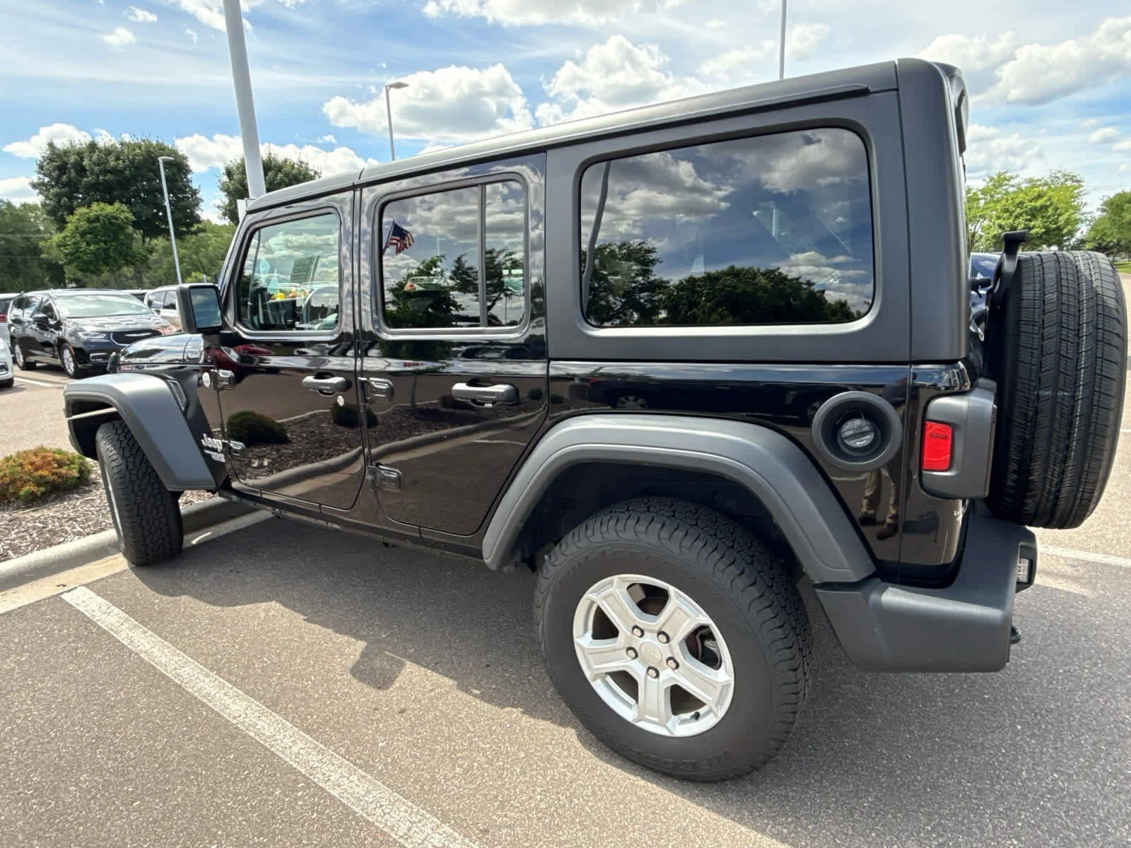 Used 2020 Black Clearcoat Jeep Sport S image 3