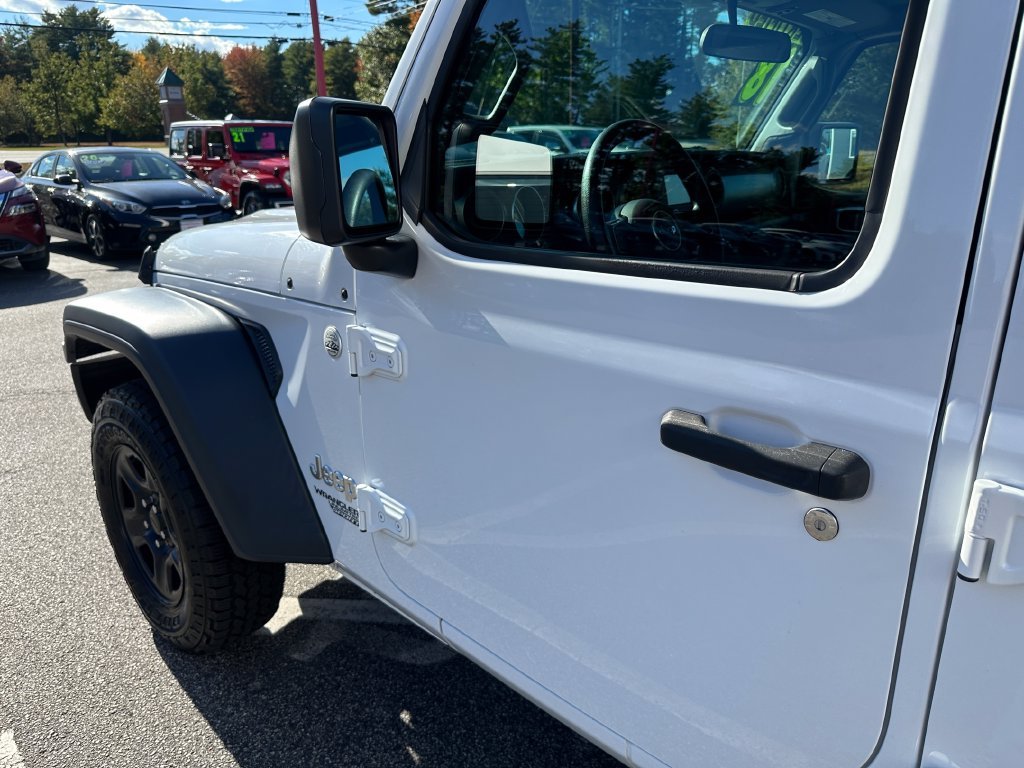 Used 2018 White Jeep Unlimited Sport image 11