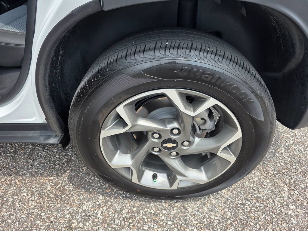 Certified Used 2025 Summit White Chevrolet LT image 28