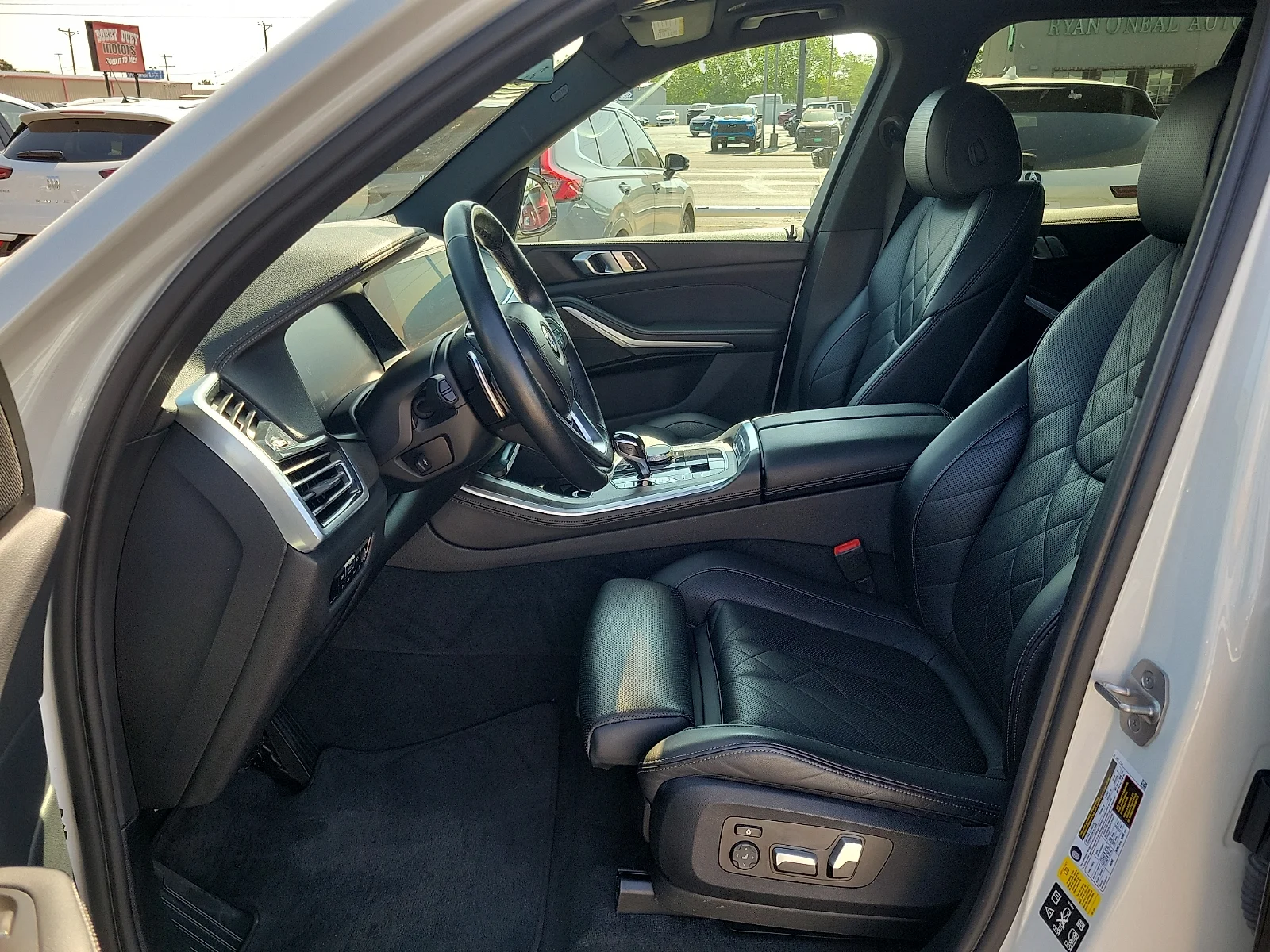 Used 2023 White Metallic BMW xDrive40i image 19