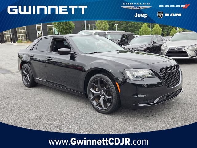 2021 Chrysler 300 Touring's photo