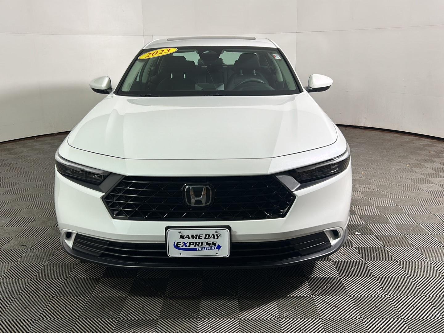 Used 2023 Platinum White Pearl Honda EX image 11
