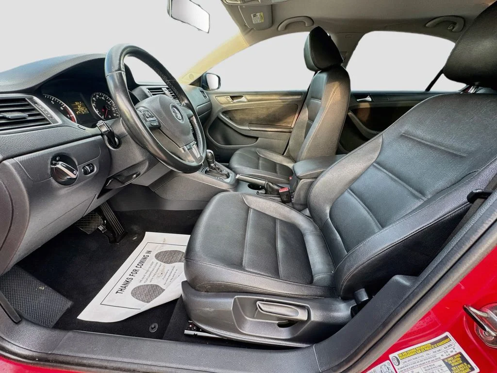 Used 2012 Red Volkswagen 2.5L SE image 23