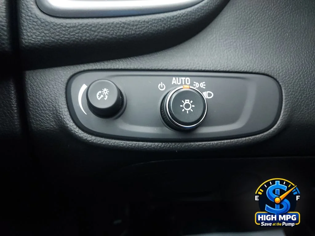 Used 2020 White Chevrolet LT image 19