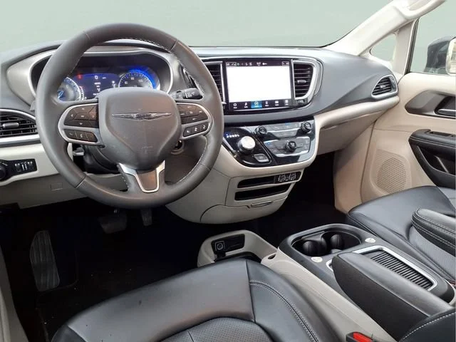Used 2024  Chrysler Touring L image 5