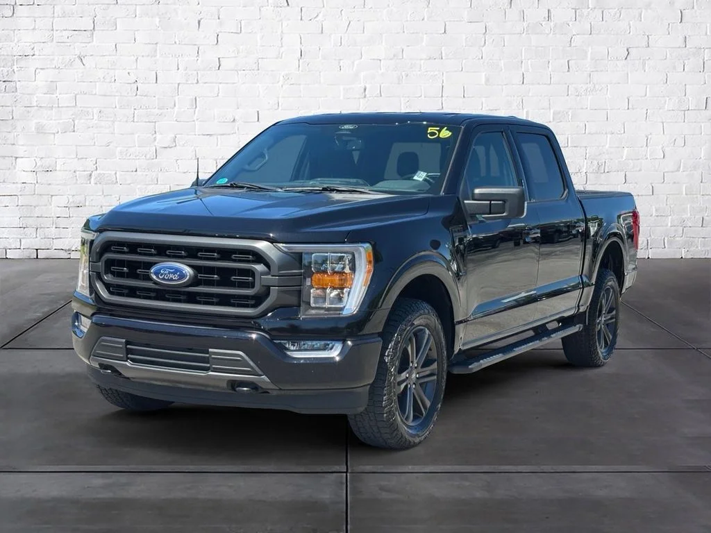 Used 2022 Black Ford XLT image 2