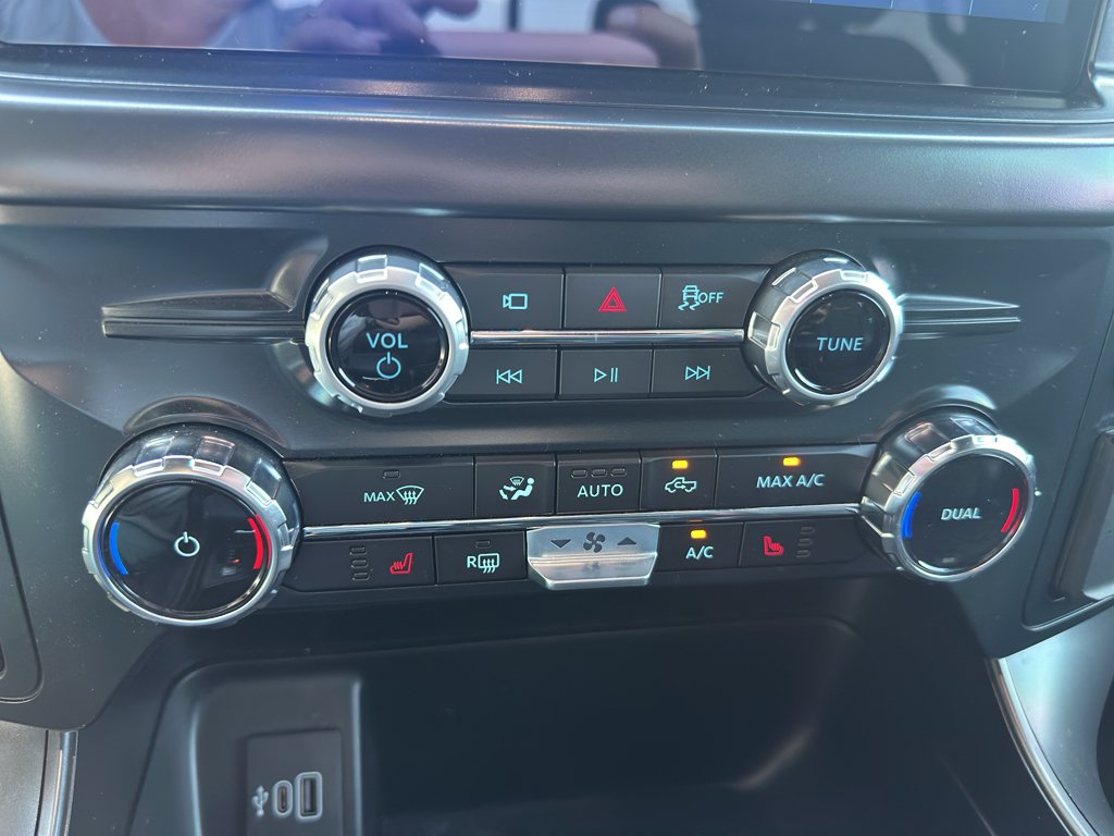 Used 2025  Ford Tremor image 24