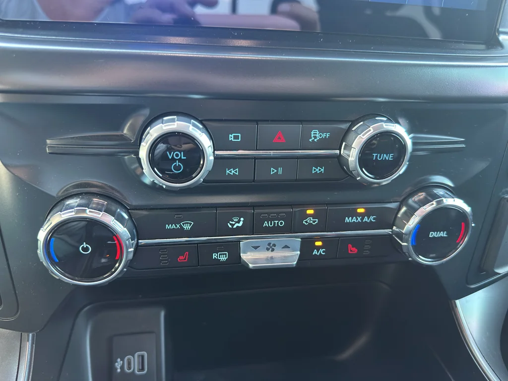 Used 2025  Ford Tremor image 24