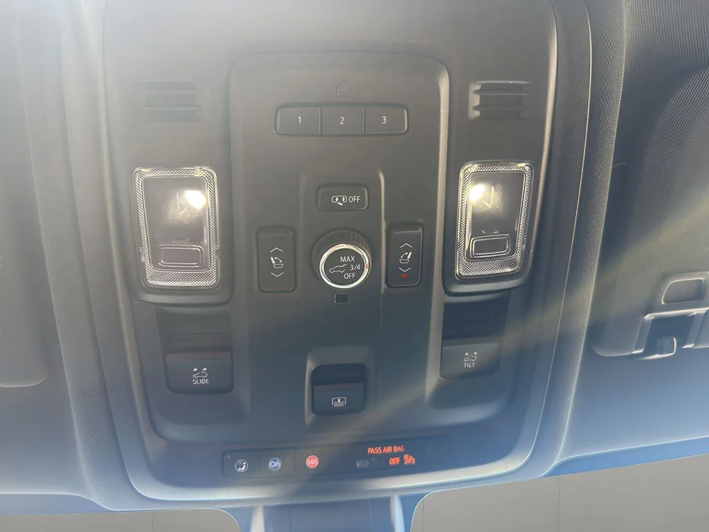Used 2021 Summit White Chevrolet RST image 28