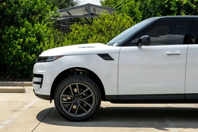 New 2026 Fuji White Land Rover SE image 16