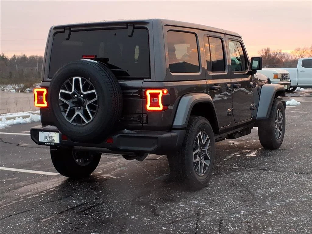New 2026 Granite Crystal Metallic Clear-Coat Exterior Paint Jeep Sahara image 16