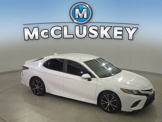 Used 2019 White Toyota SE image 25