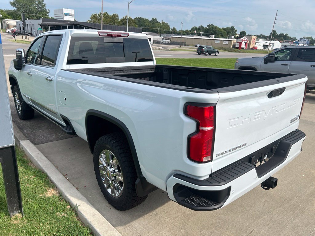 New 2026 Polar White Tricoat Chevrolet High Country image 6