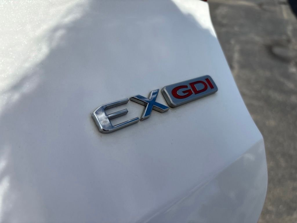 Used 2016 White Kia EX image 18