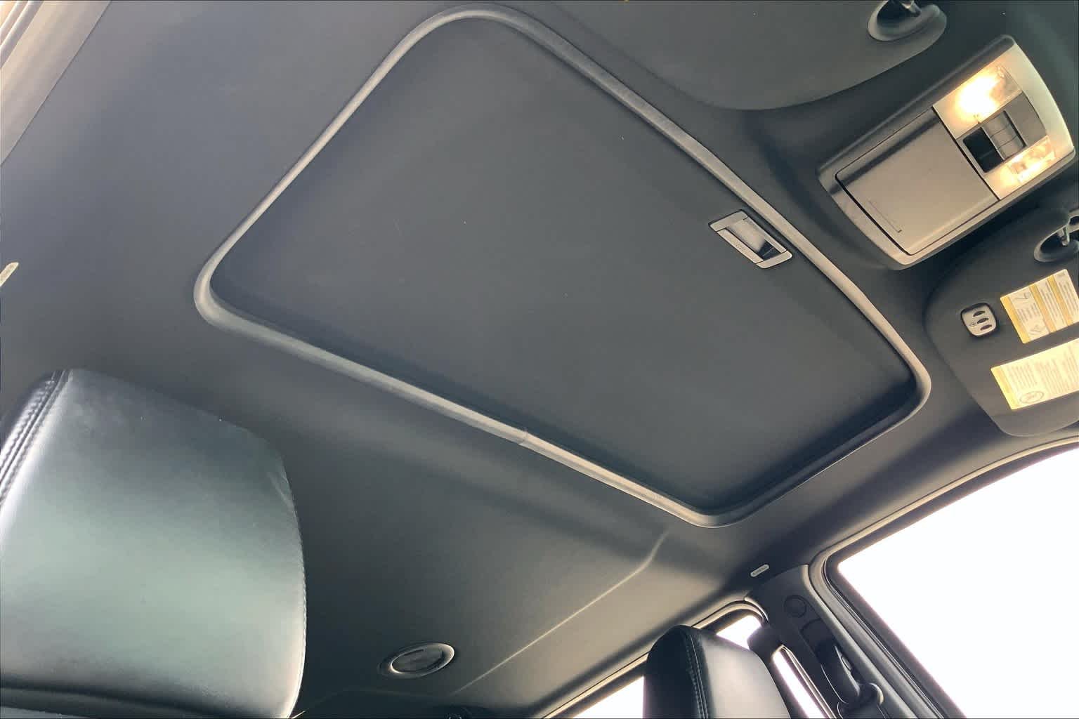 Used 2016 Black Velvet Lincoln Select image 13