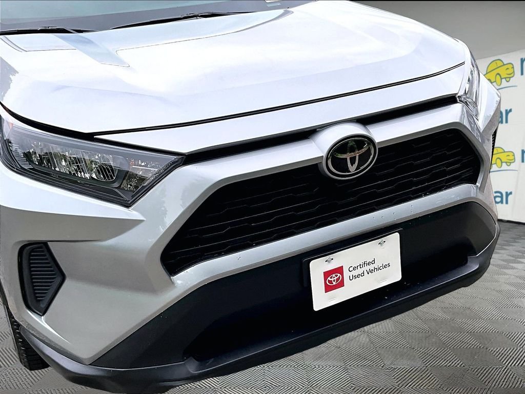 Used 2022 Silver Toyota LE image 29
