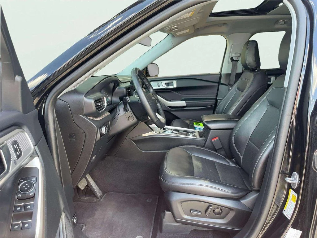 Used 2023 Agate Black Metallic Ford Limited image 23