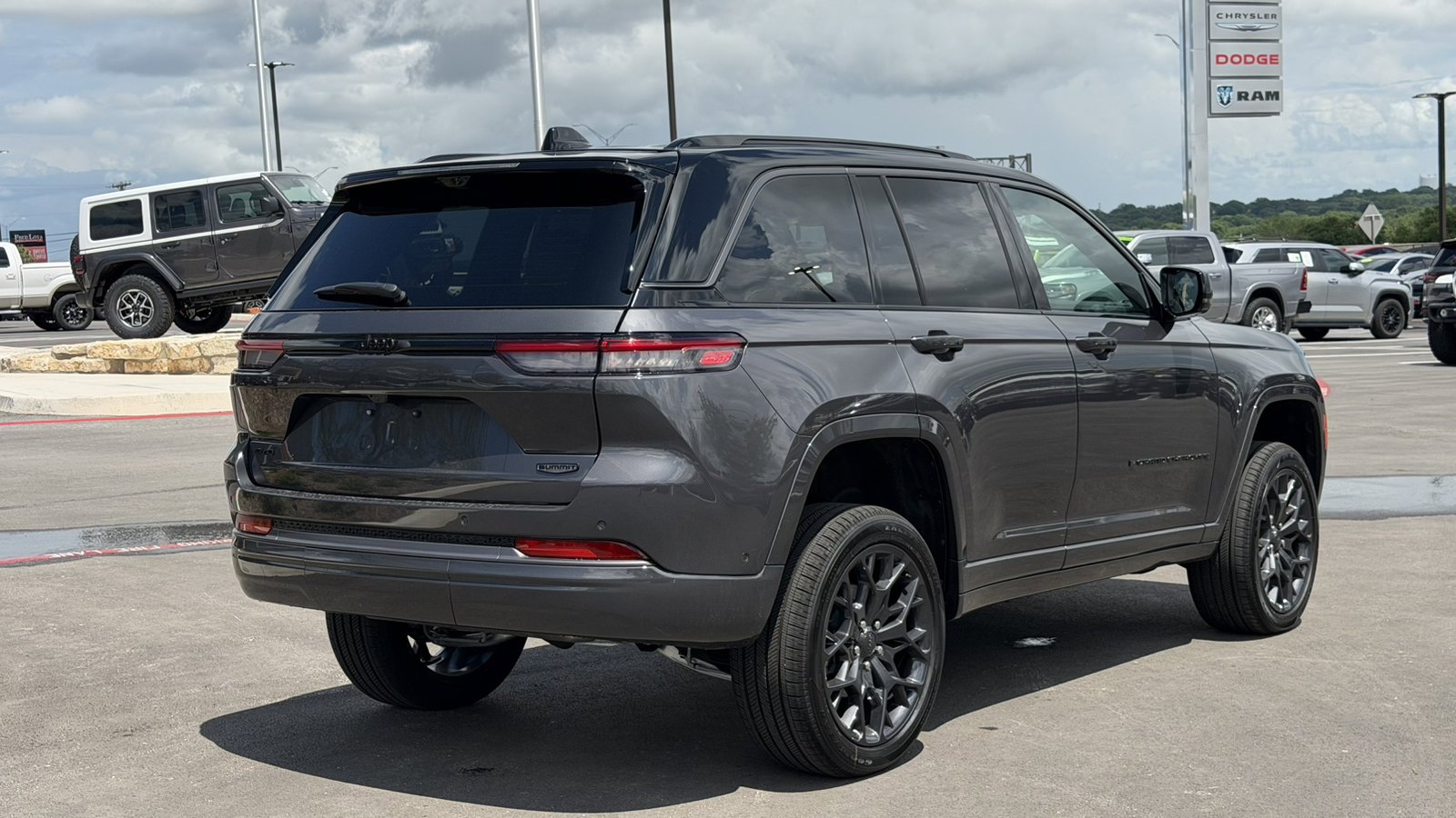 Certified Used 2026 Baltic Gray Metallic Clearcoat Jeep Summit image 5