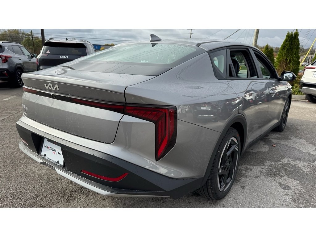 2025 Kia K4 EX photo 2