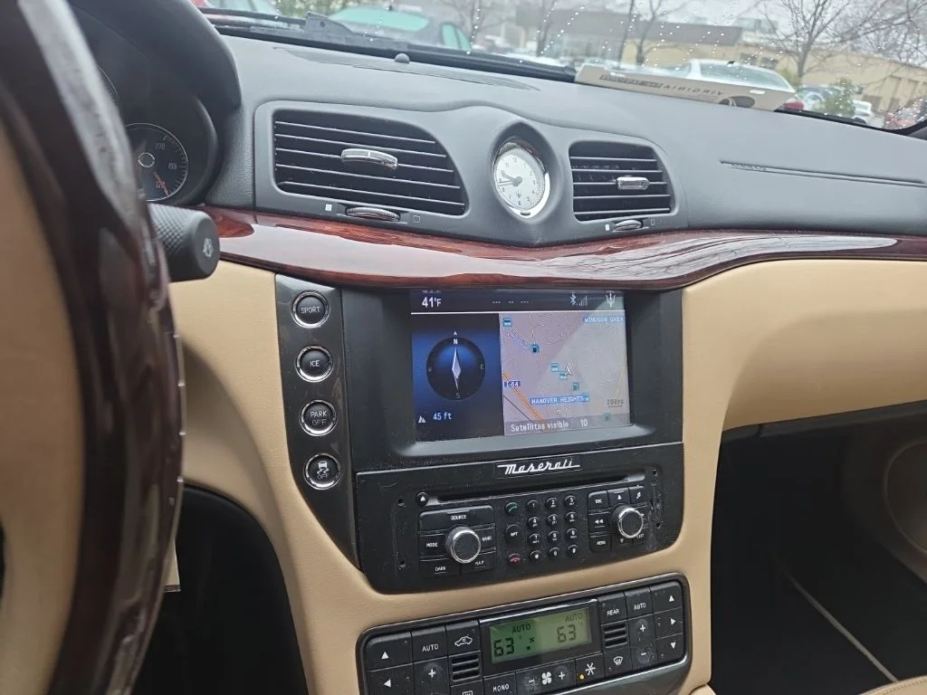 Used 2015  Maserati Base image 15