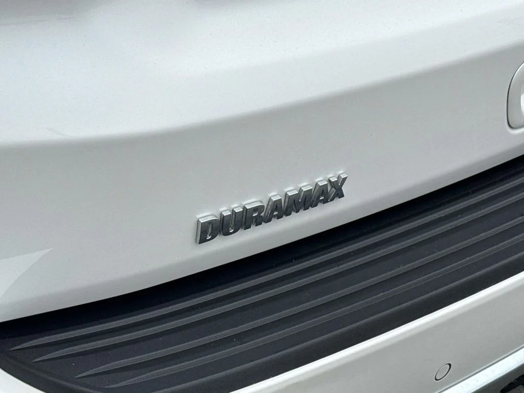 Used 2022 Iridescent Pearl Tricoat Chevrolet Premier image 11