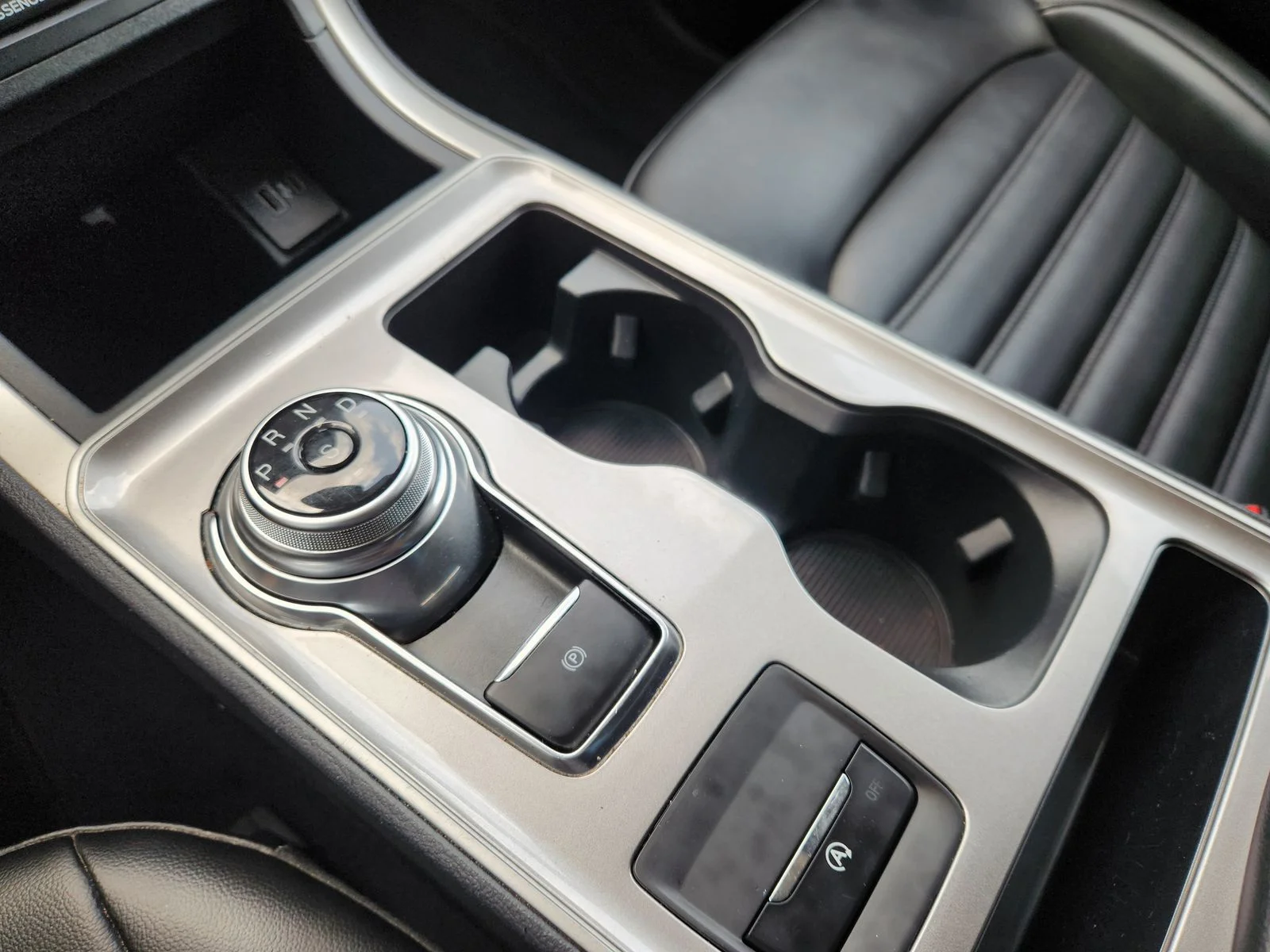 Used 2024 Gray Ford SEL image 19