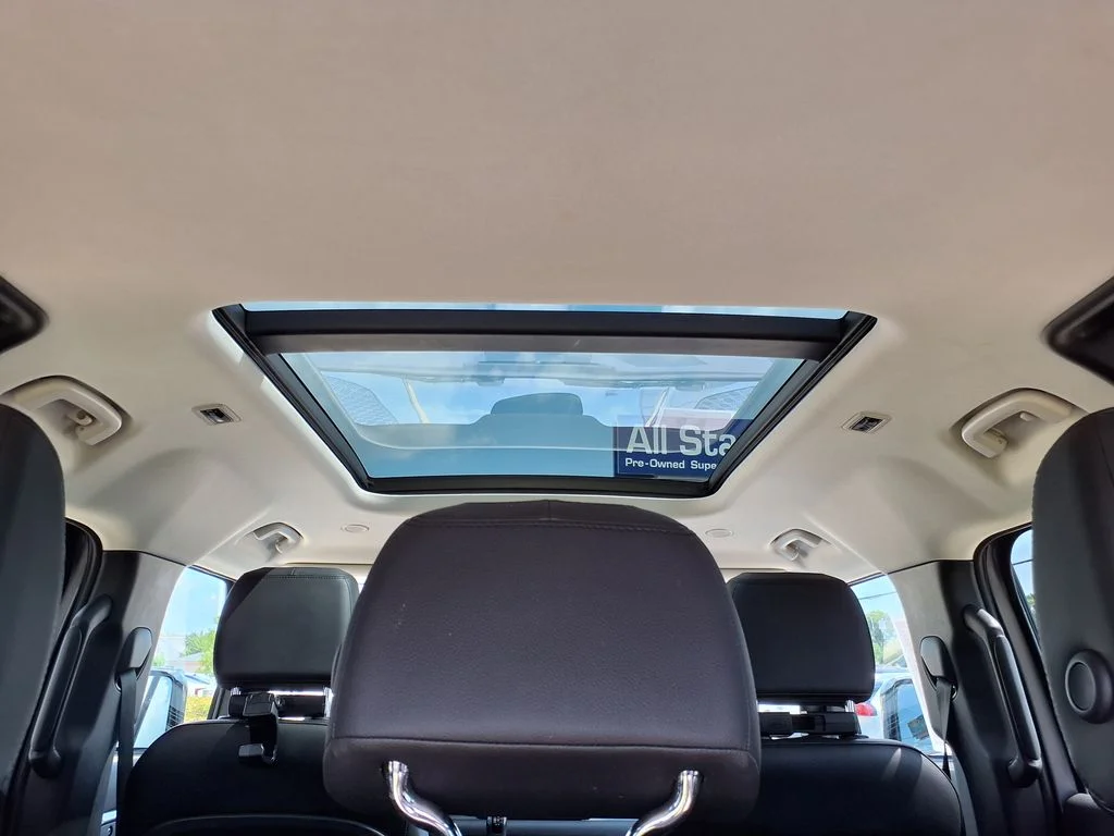 Used 2023 Black Land Rover SE image 27