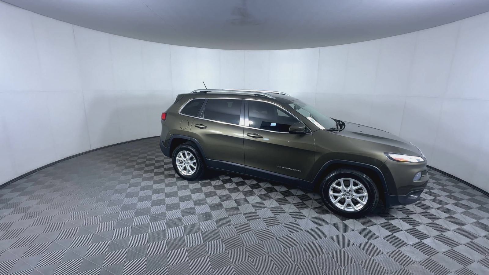 Used 2014 Eco Green Pearlcoat Jeep Latitude image 9