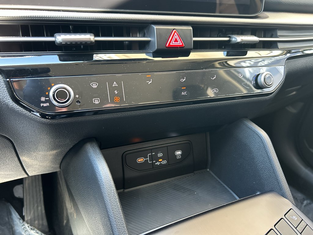 New 2026 Glacial White Pearl Kia LX image 21