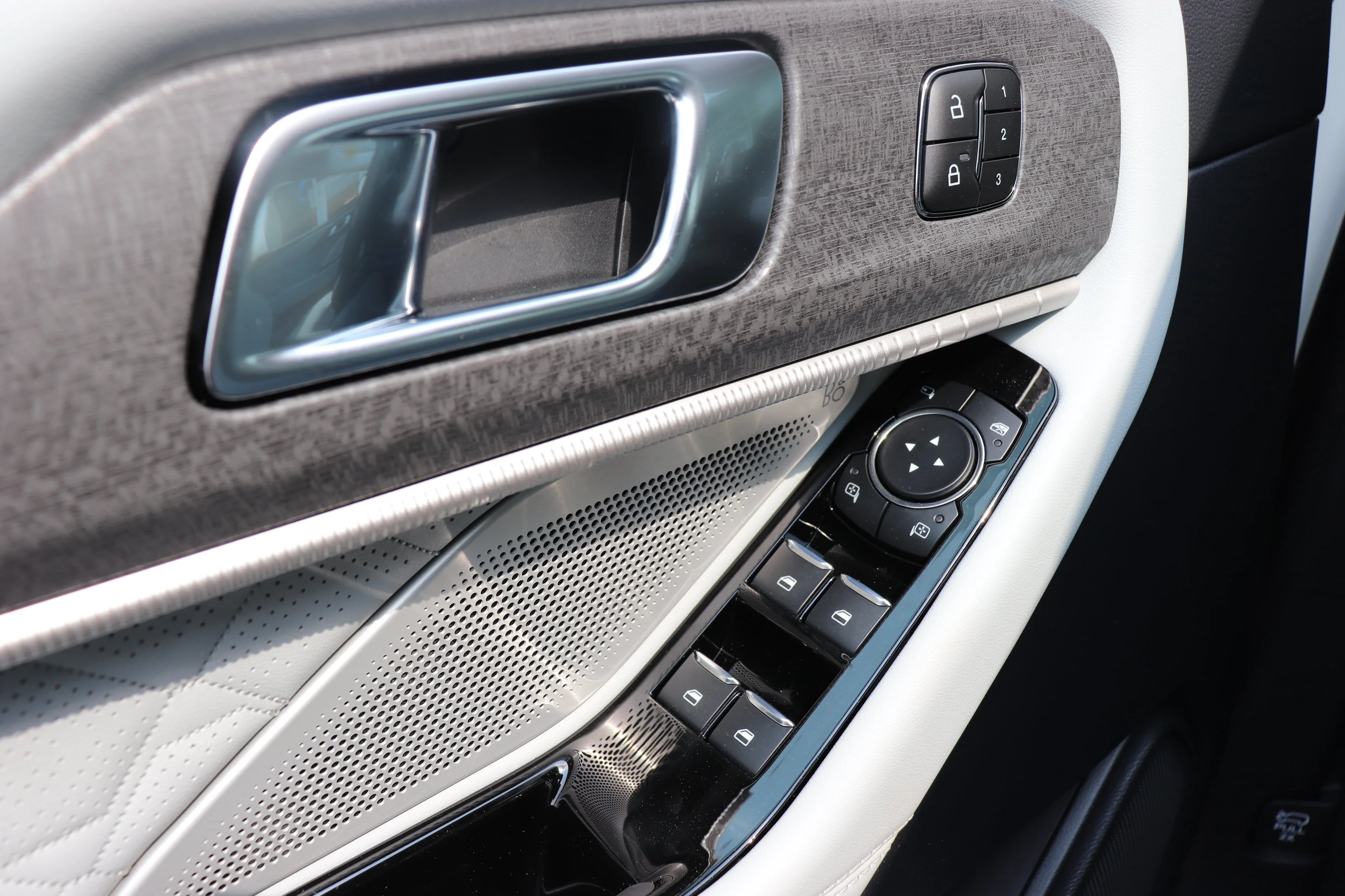 New 2026 STAR WHITE METALLIC TRI-COAT Ford Platinum image 11