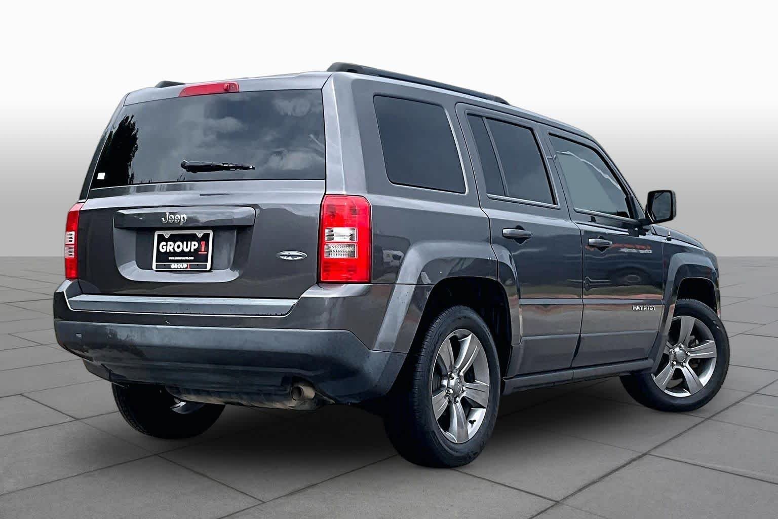 Used 2015 Granite Crystal Metallic Clearcoat Jeep High Altitude Edition image 13