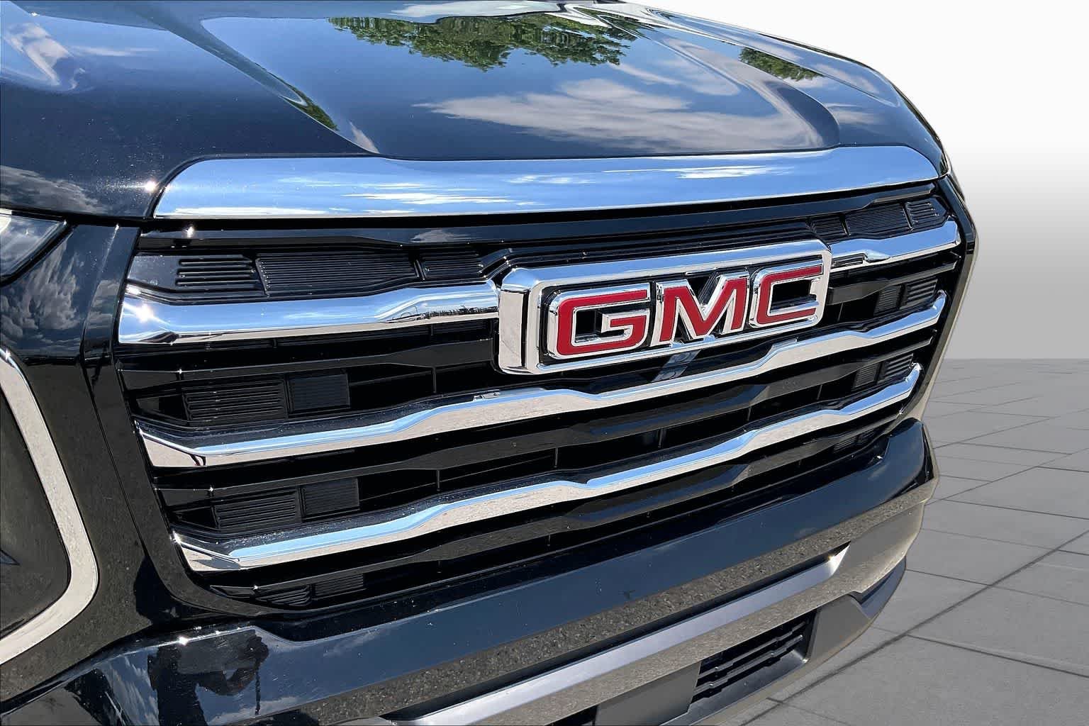 Used 2026 Ebony Twilight Metallic GMC FWD Elevation image 29