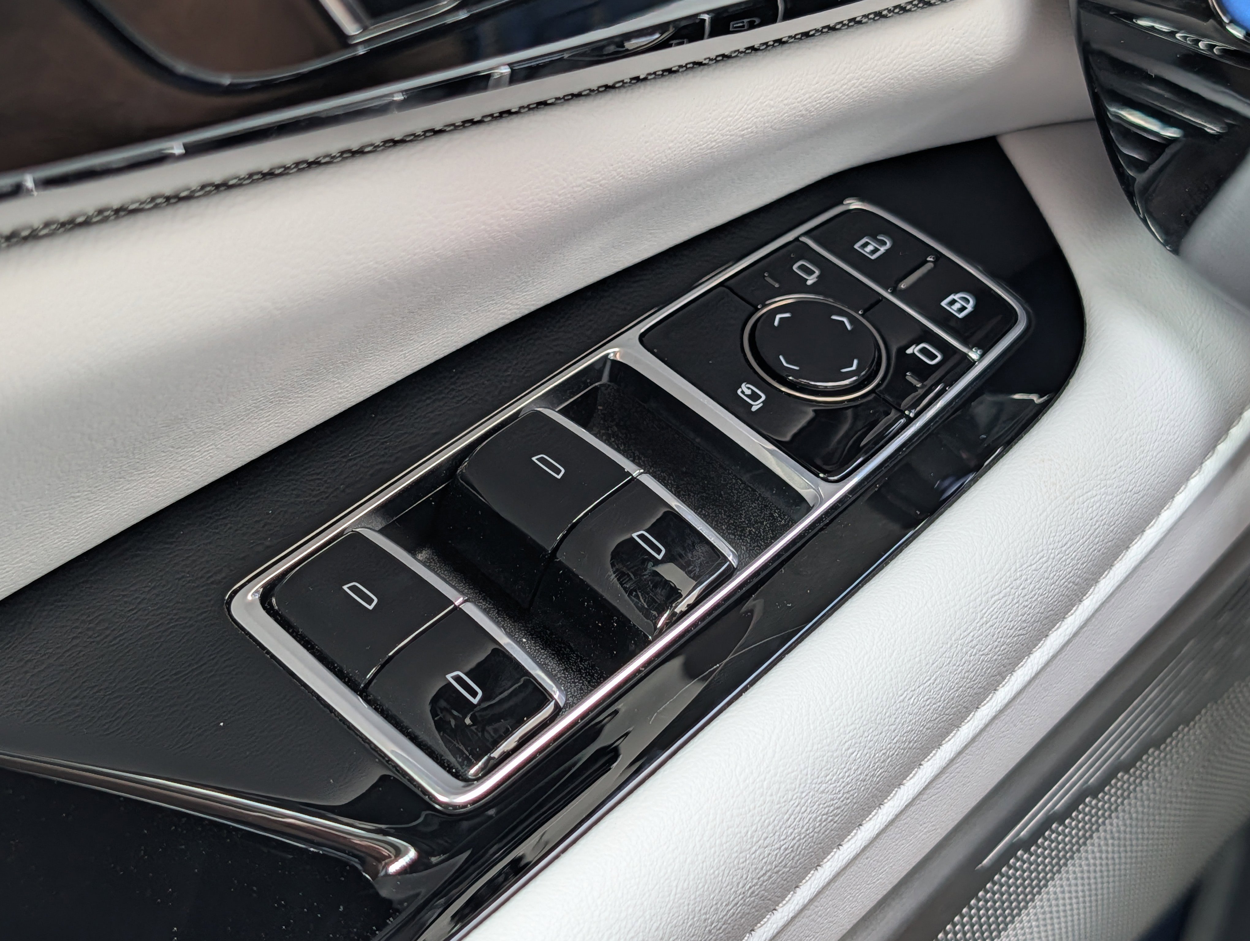 2026 Cadillac OPTIQ Luxury - Photo 17