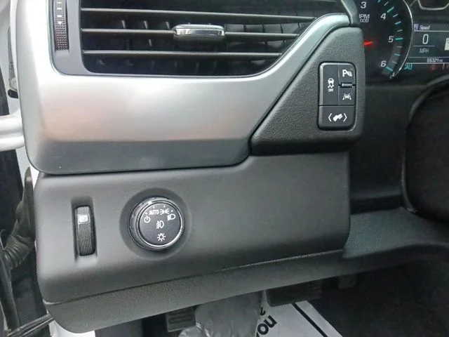 Used 2020 White Chevrolet Premier image 19