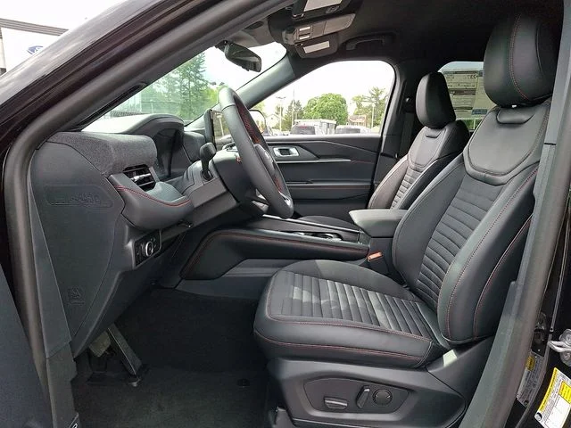 New 2026 Agate Black Metallic Ford ST-Line image 6