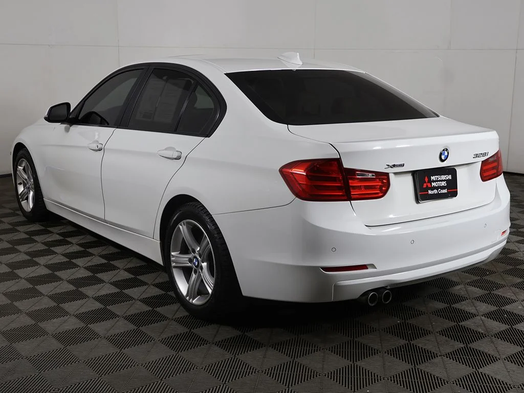 Used 2015 White BMW 328i xDrive image 10