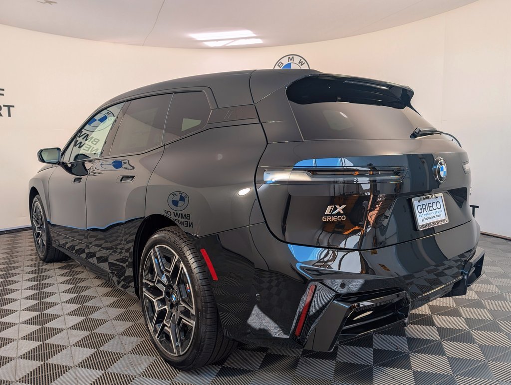 Used 2026 Black BMW xDrive60 image 8