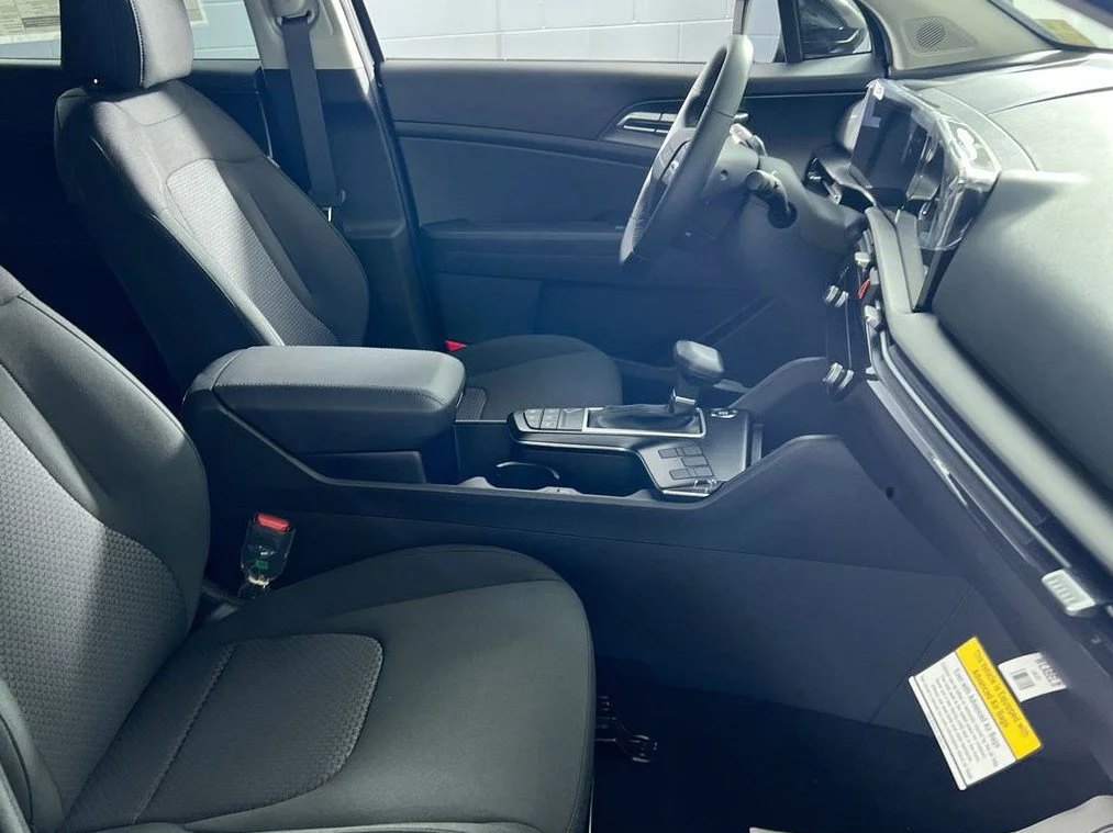 New 2026 Glacial White Pearl Kia LX image 29