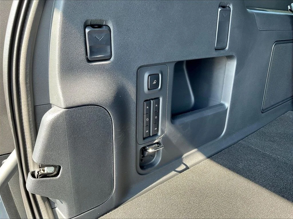 New 2027 Glacier Gray Metallic Tri-Coat Ford MAX Platinum image 35