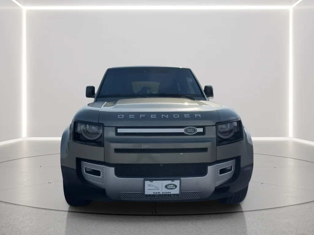 Used 2021 Green Land Rover SE image 3