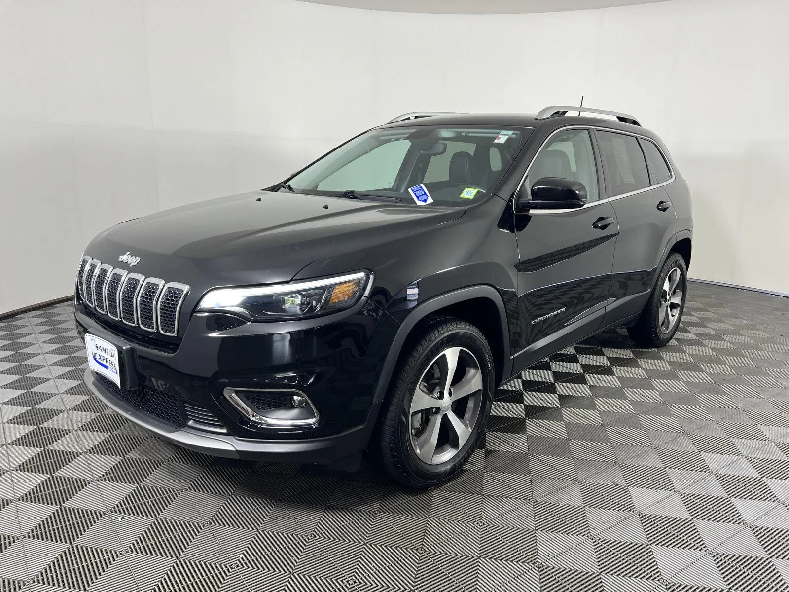 Used 2020  Jeep Limited image 25