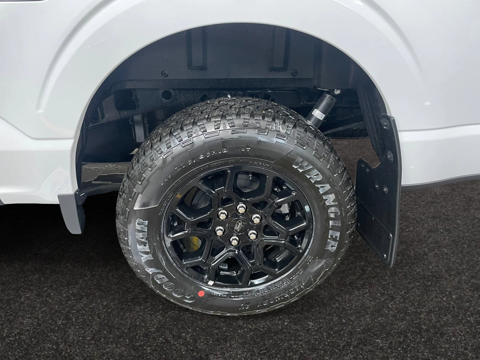New 2026 Oxford White Ford XLT image 9