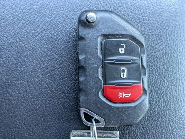 Used 2020 Silver Jeep Sport image 27