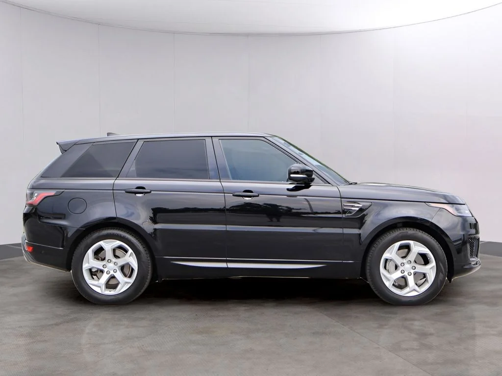 Used 2018 Narvik Black Land Rover HSE image 4