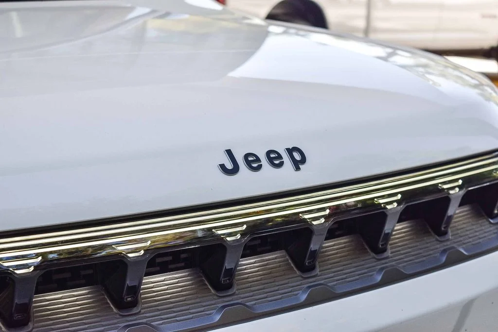 New 2026 Bright White Clear-Coat Exterior Paint Jeep ALTITUDE image 9