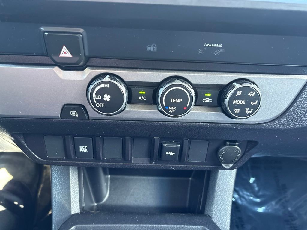 Used 2022 White Toyota SR image 21
