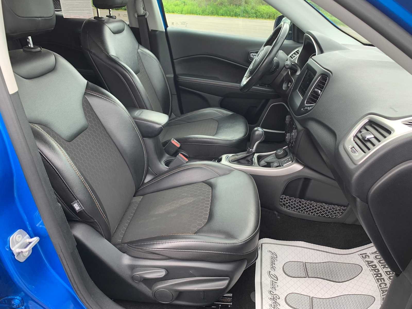 Used 2020 Laser Blue Pearlcoat Jeep Latitude image 16