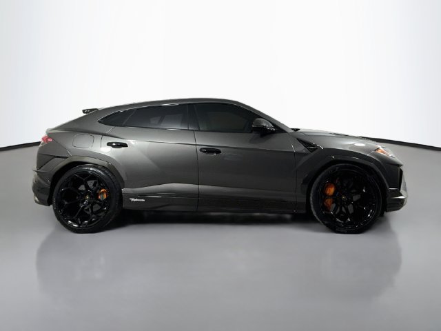 Used 2023 Gray Lamborghini Performante image 4
